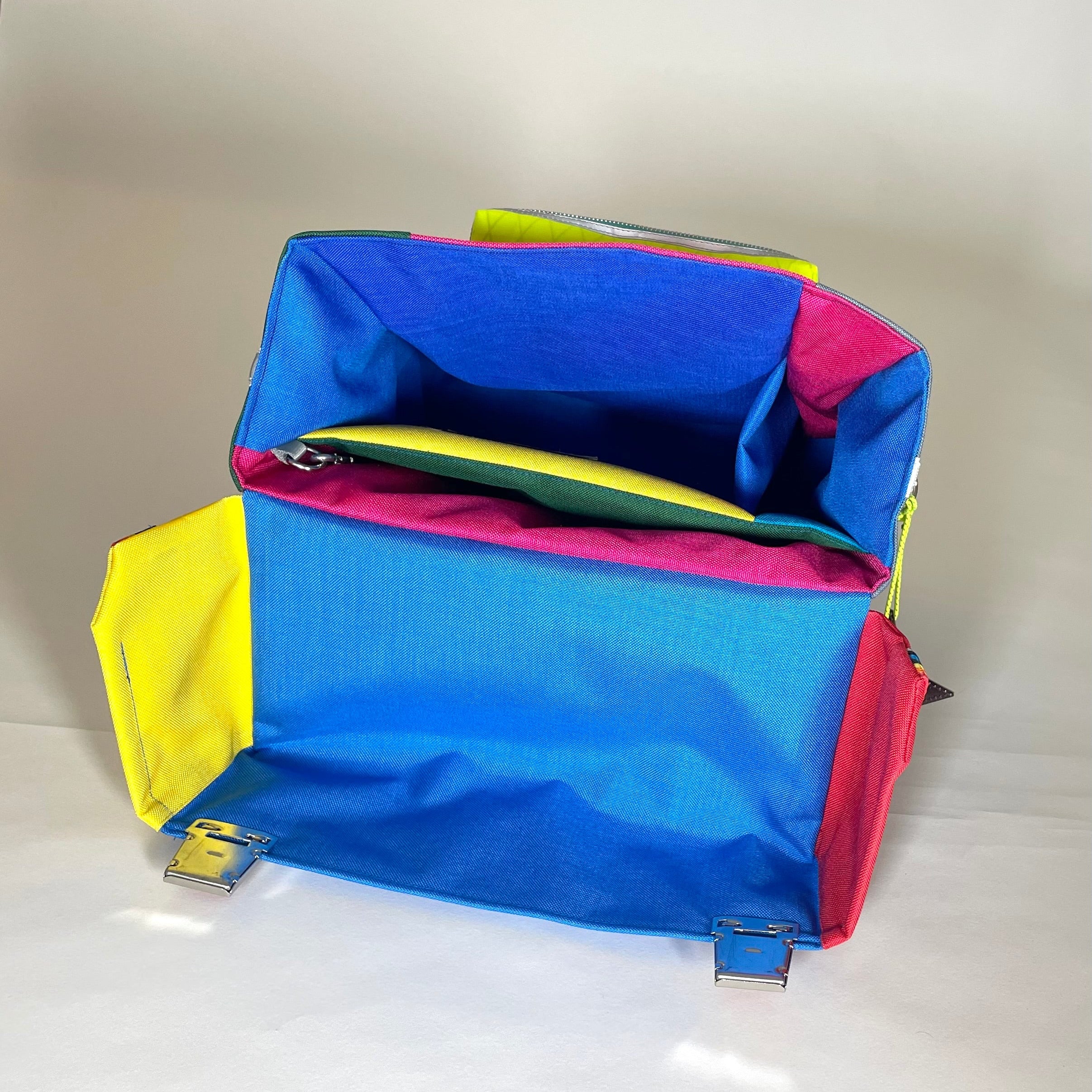 Bunter, leichter Schulranzen mit reflektierenden Details Design Neongelb Schulkind Grundschule