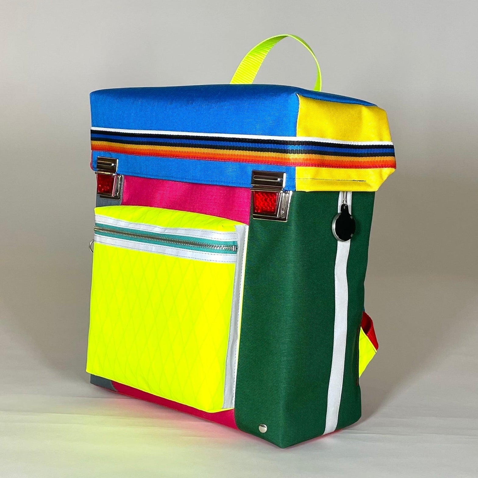 Bunter, leichter Schulranzen mit reflektierenden Details Design Neongelb Schulkind Grundschule